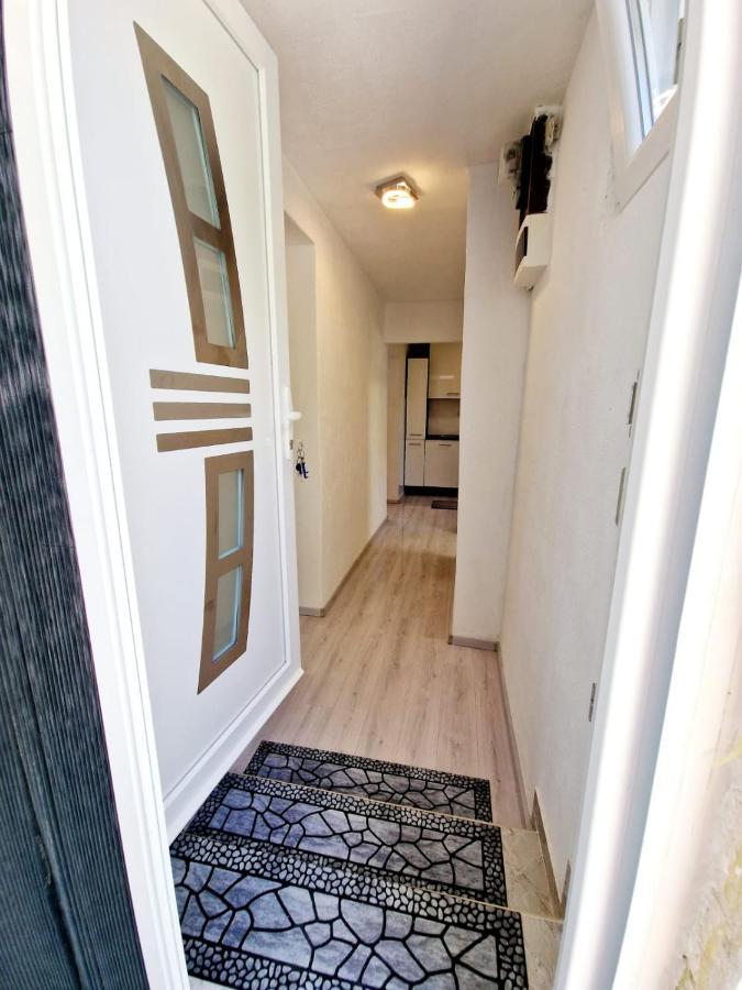 Split Apartment Exterior photo