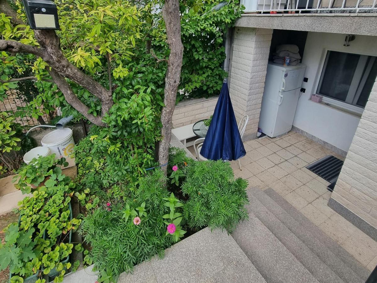 Split Apartment Exterior photo
